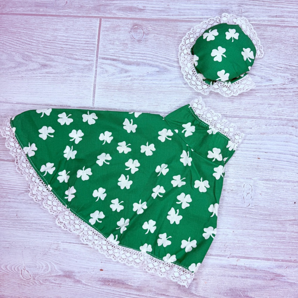 Vintage porch goodse Halloween / st Patrick’s shamrock outfit clothes dress hat